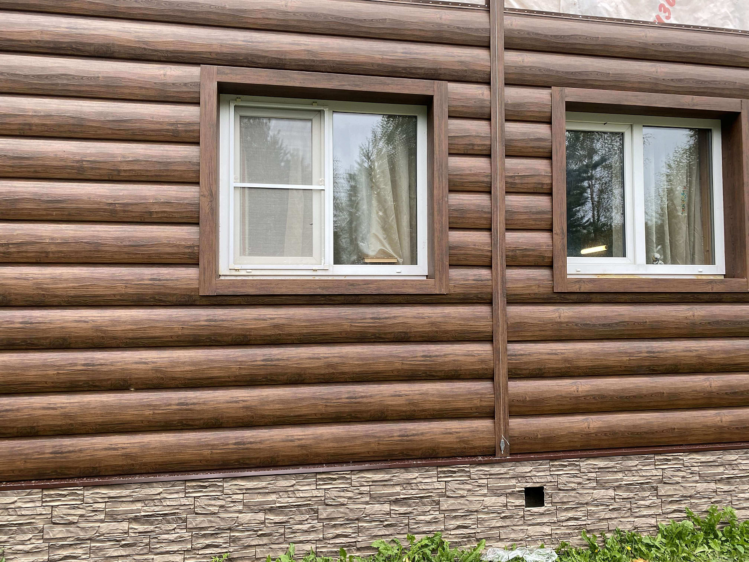 ЦАРЬСАЙДИНГ Бревно Рубленое 4Д 250м2 на фасаде дома